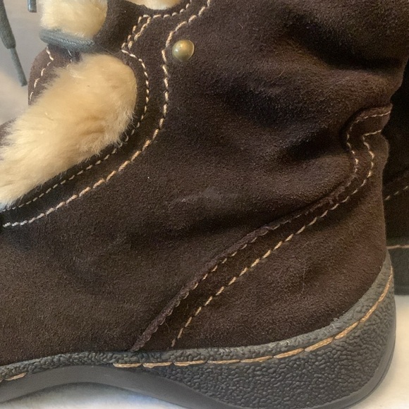 St. John’s Bay Brown fall/winter boots - Picture 8 of 11